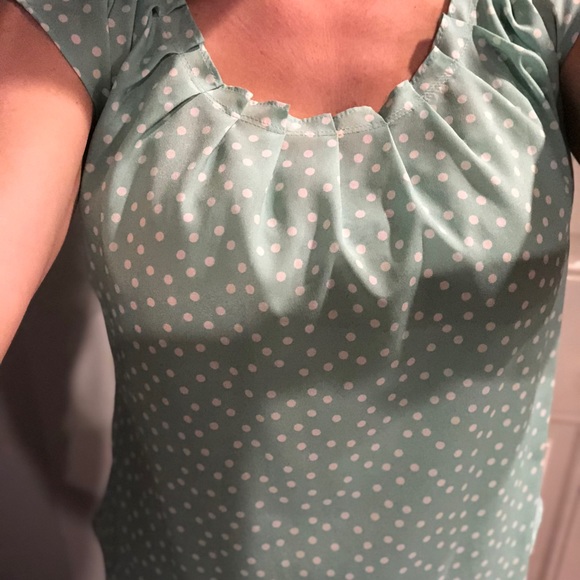 Light Polk a dot shirt with pleats, tie back - Picture 1 of 5